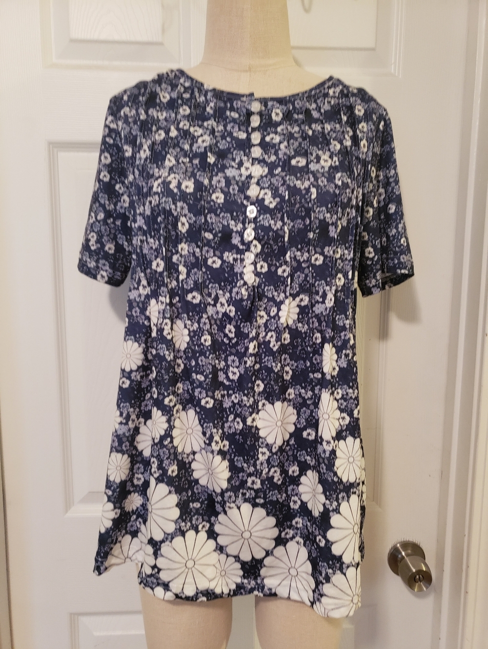 Women’s Navy Blue Floral Button-Front Top Size Large